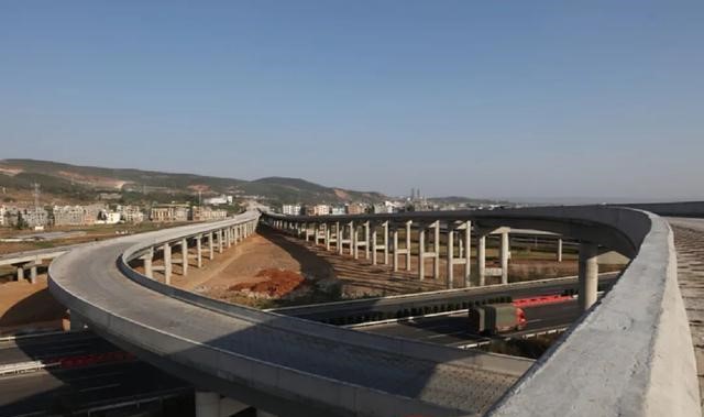 上海勋飞助力云南省道S11曲靖至师宗高速公路安全通行(图1)